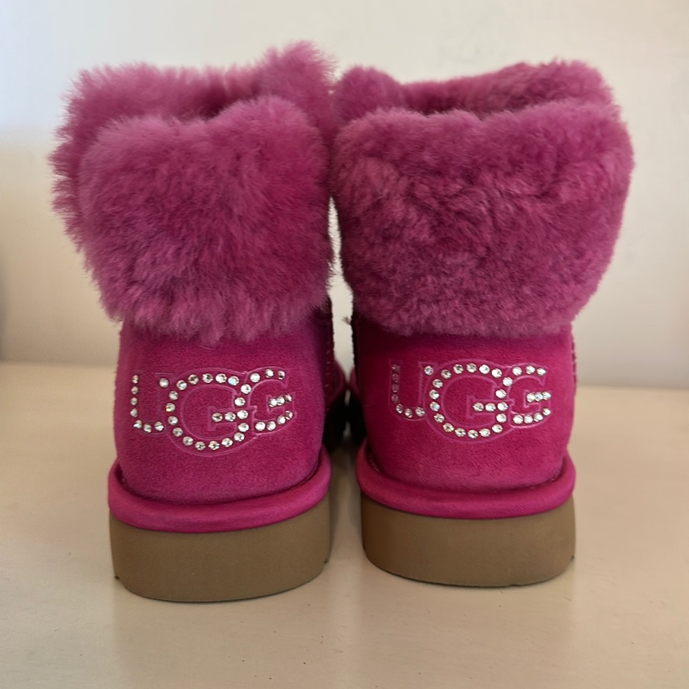 ✨RARE-UGG SWAROVSKI CRYSTAL BOOT✨ NEW —Size 6
